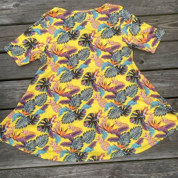 Lularoe Perfect Tee blouse yellow tropical pineapple palm fronds size Medium - Picture 8 of 9